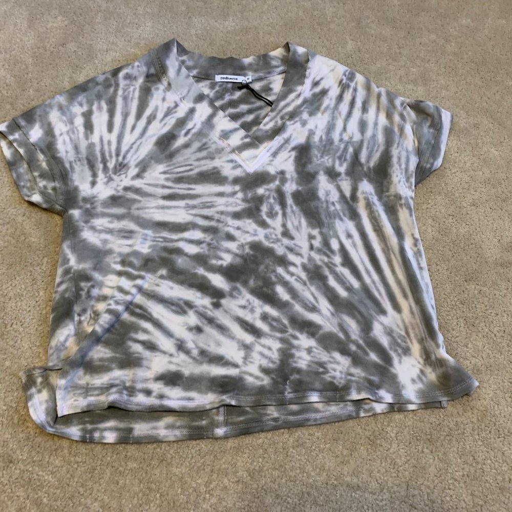 Red Haute Tie Dye V-neck Short Sleeved Tee Size XL NWT